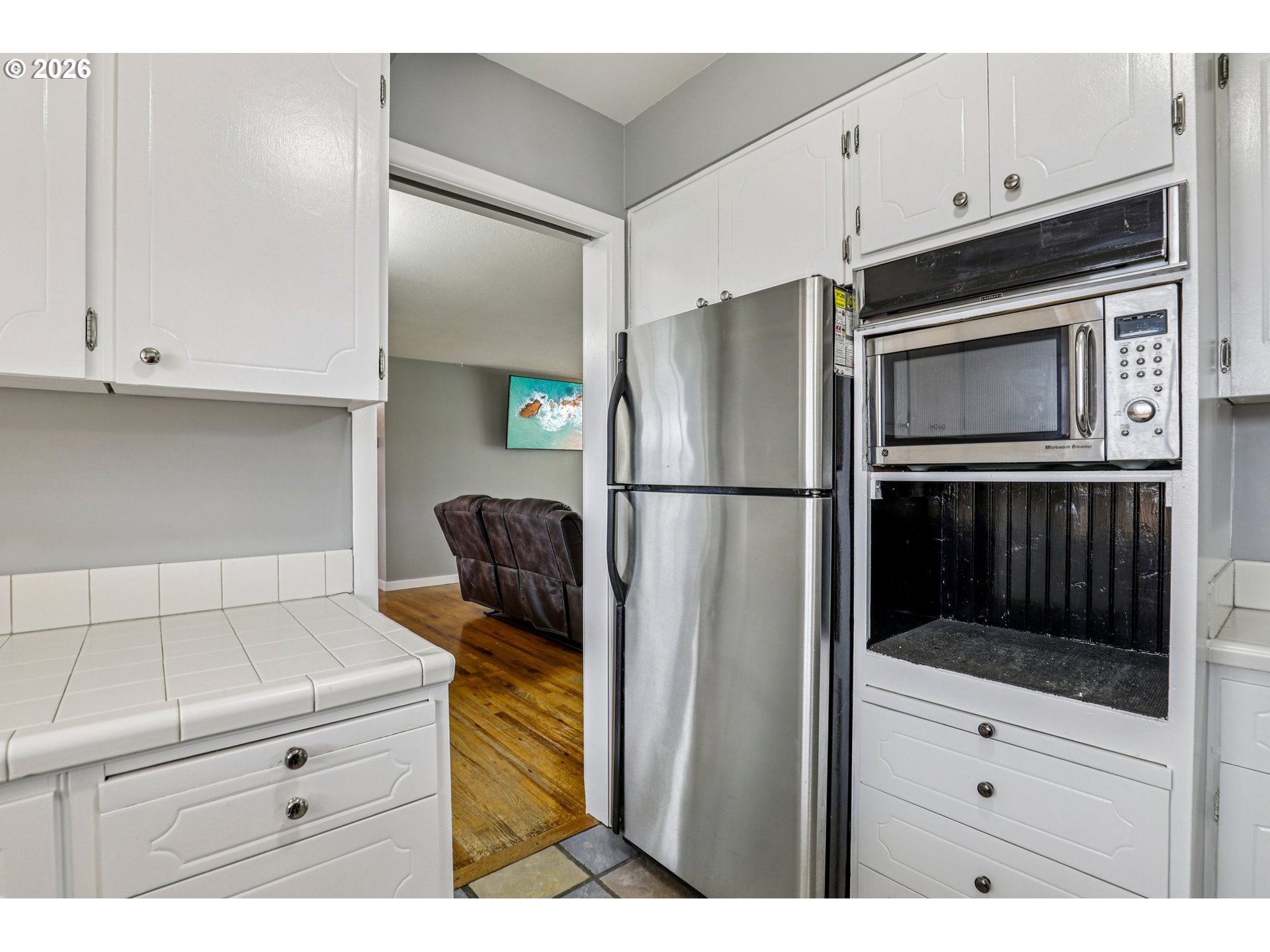 155 Sunset Boulevard St. Helens, OR 97051 - Photo 18 of 44 a kitchen with appliances cabinets and a counter top space