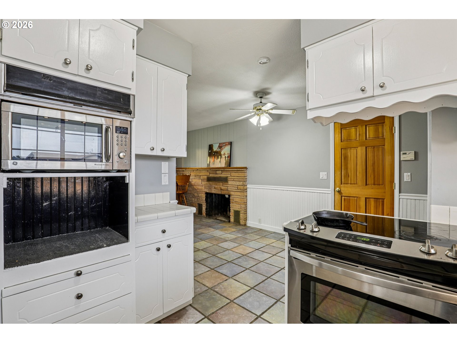 155 Sunset Boulevard St. Helens, OR 97051 - Photo 19 of 44 a kitchen with cabinets and appliances