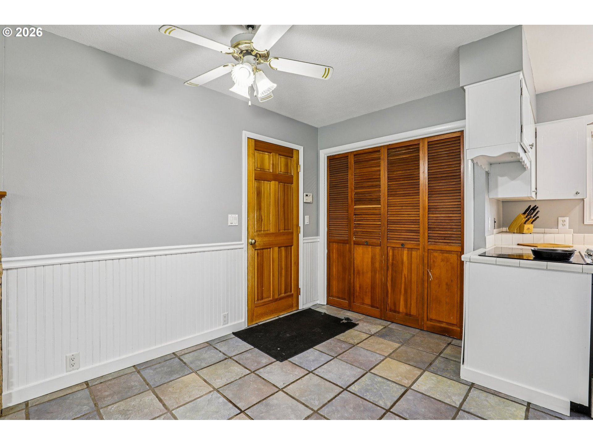 155 Sunset Boulevard St. Helens, OR 97051 - Photo 31 of 44 a view of an empty room with a window