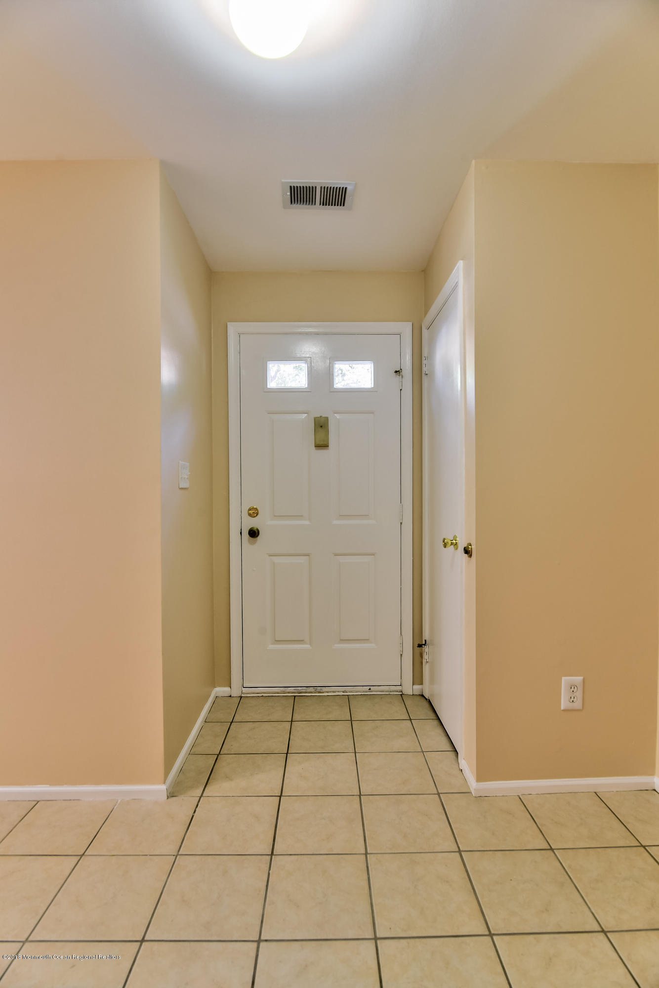 213 Haverford Court Matawan, NJ 07747 - Photo 4 of 22 DSC_6537_8_9-3