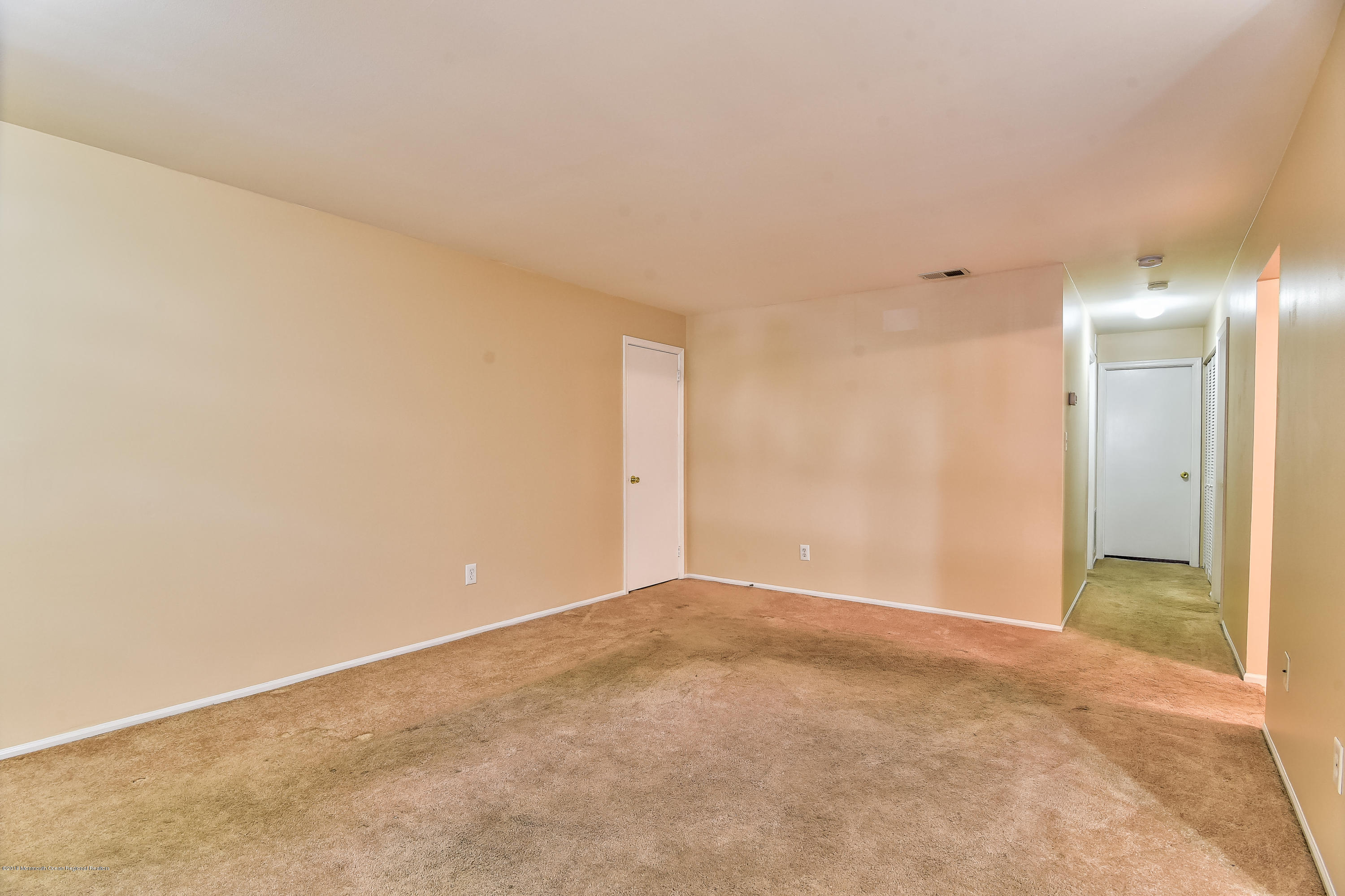 213 Haverford Court Matawan, NJ 07747 - Photo 5 of 22 DSC_6540_1_2-4