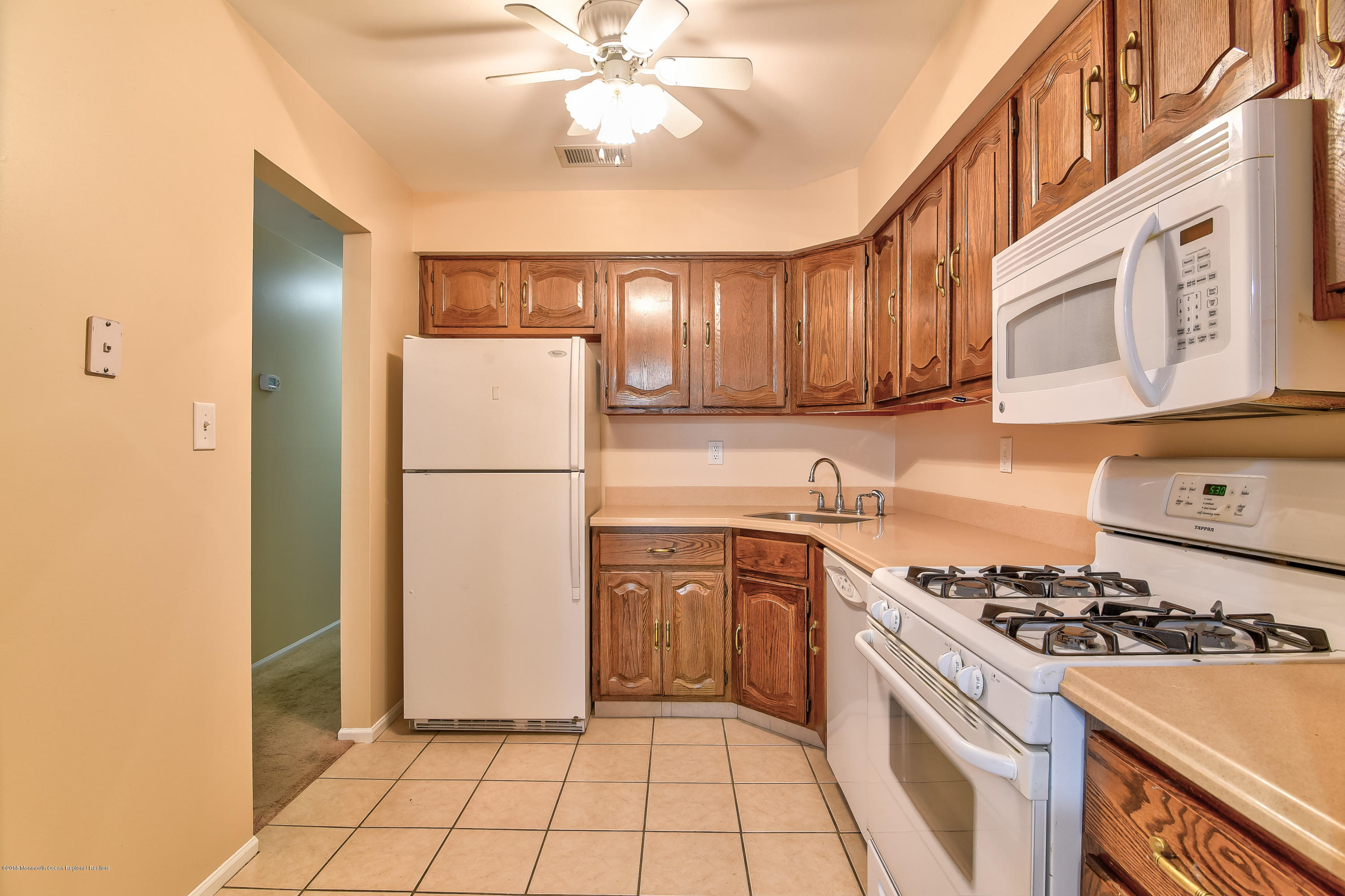 213 Haverford Court Matawan, NJ 07747 - Photo 8 of 22 Kitchen