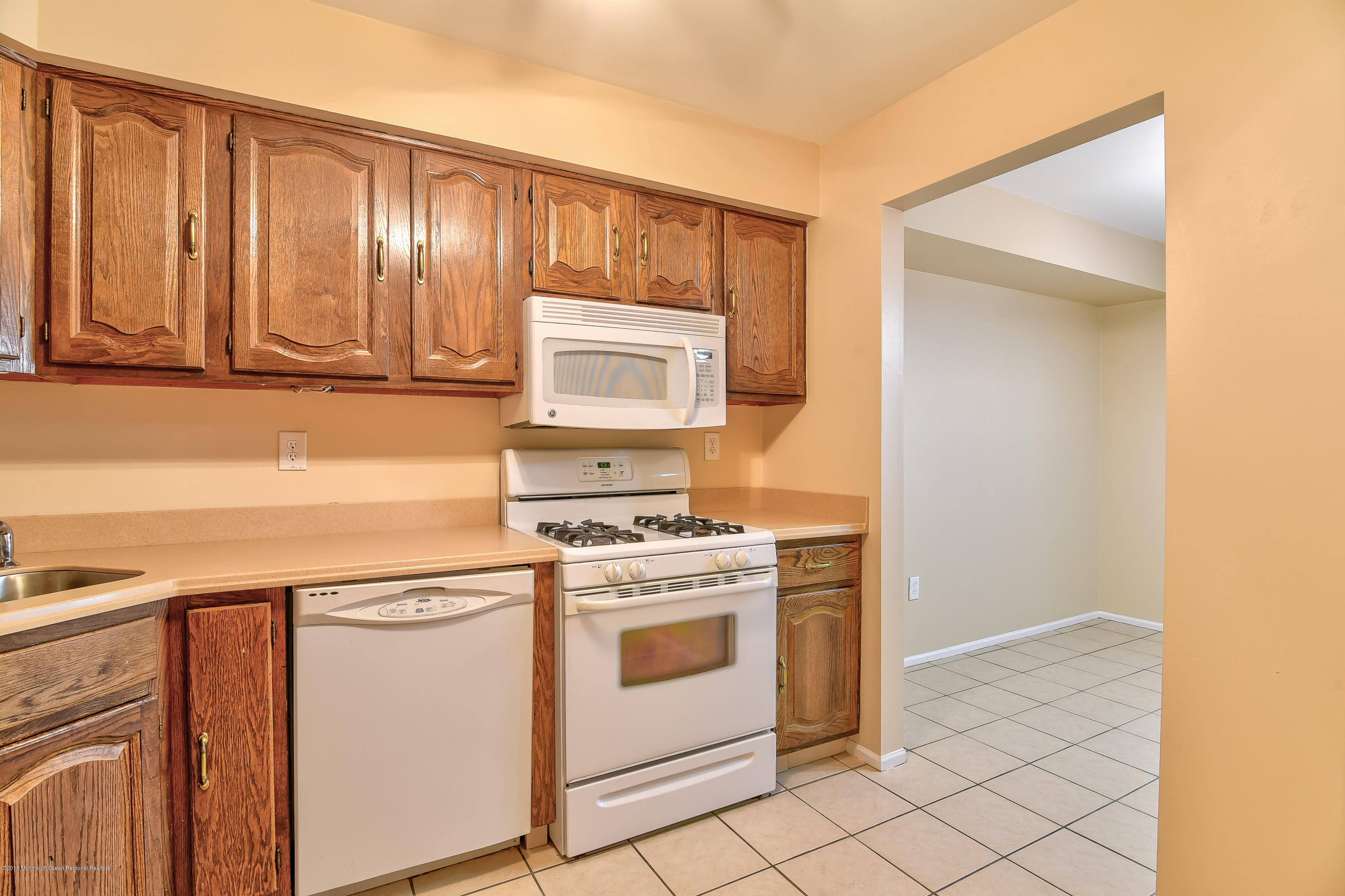 213 Haverford Court Matawan, NJ 07747 - Photo 10 of 22 Kitchen