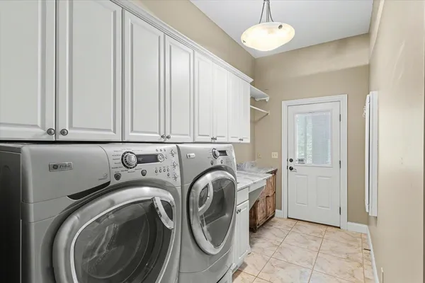 $950,000 | 2505 South Stone Creek Boulevard, Urbana, IL 61802
