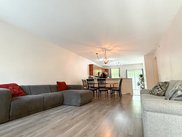 $269,000 | 115 Hillwood Place, Unit 115, Aurora, IL 60506