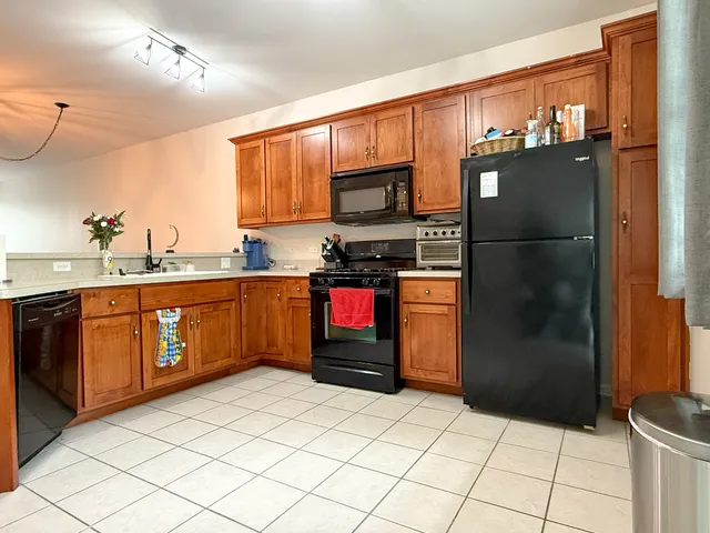 $269,000 | 115 Hillwood Place, Unit 115, Aurora, IL 60506