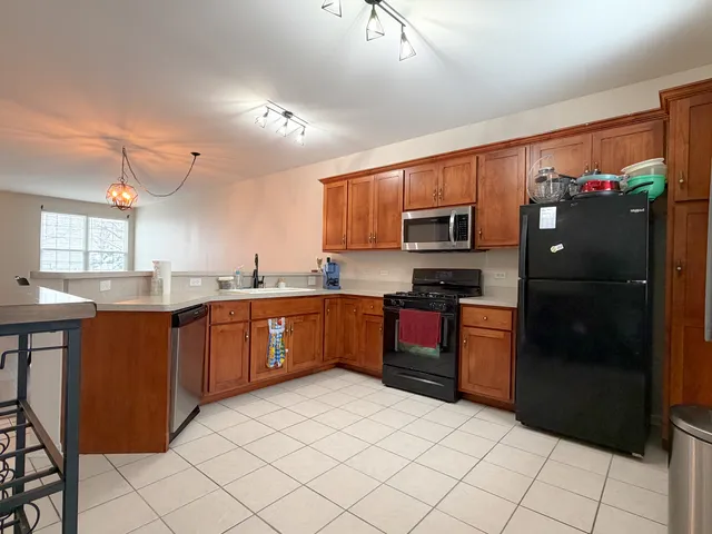 $259,900 | 115 Hillwood Place, Unit 115, Aurora, IL 60506