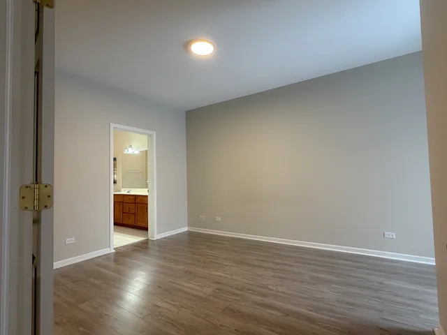 $259,900 | 115 Hillwood Place, Unit 115, Aurora, IL 60506