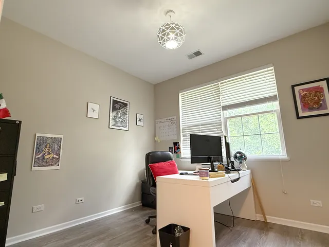 $269,000 | 115 Hillwood Place, Unit 115, Aurora, IL 60506