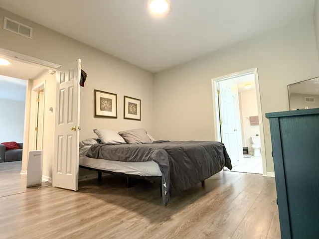 $269,000 | 115 Hillwood Place, Unit 115, Aurora, IL 60506