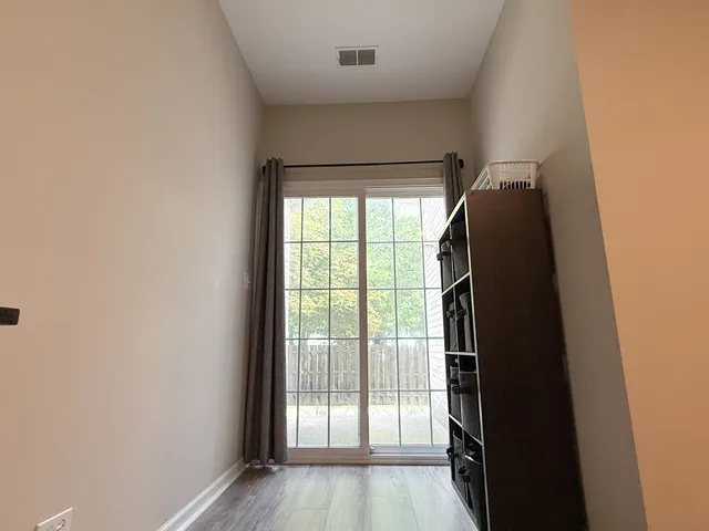 $269,000 | 115 Hillwood Place, Unit 115, Aurora, IL 60506