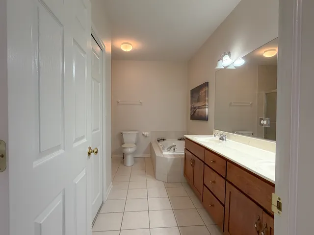 $259,900 | 115 Hillwood Place, Unit 115, Aurora, IL 60506