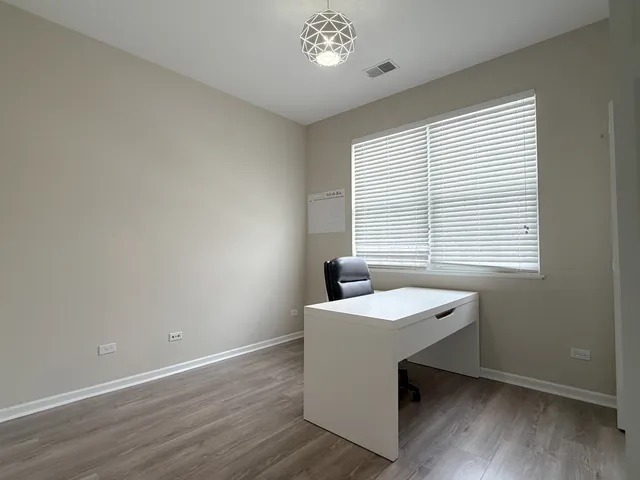 $259,900 | 115 Hillwood Place, Unit 115, Aurora, IL 60506