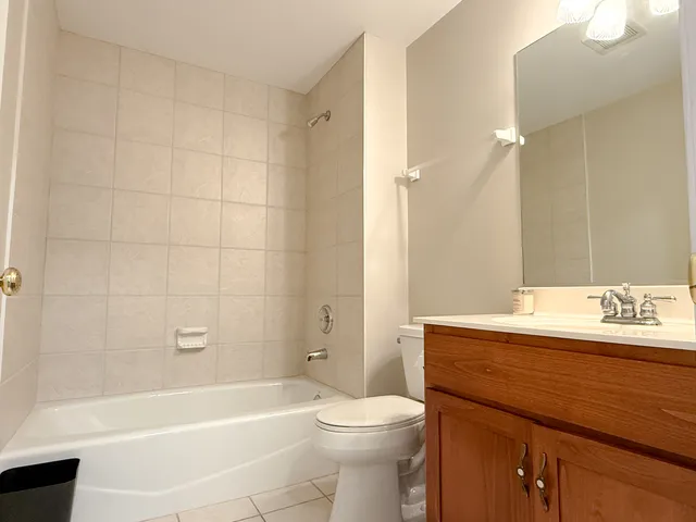 $269,000 | 115 Hillwood Place, Unit 115, Aurora, IL 60506