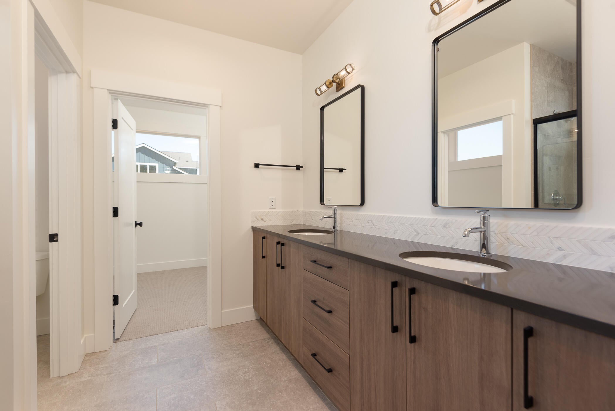 20474 Murphy Road Bend, OR 97702 - Photo 16 of 33 Primary Bathroom