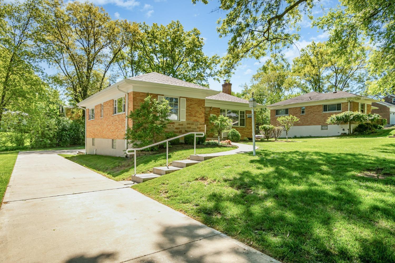 1760 Linneman Road Cincinnati, OH 45238 - Photo 3 of 26