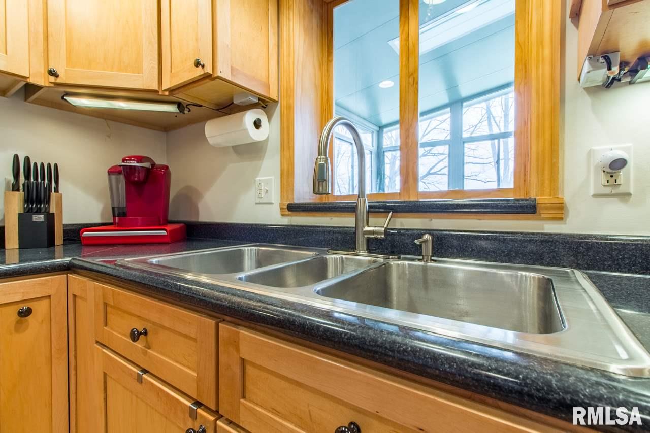 2222 North Lehman Road Peoria, IL 61604 - Photo 5 of 36