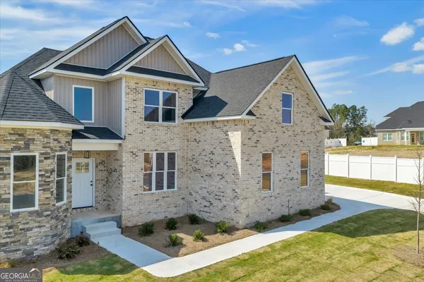 $394,500 | 444 Burlington Drive, Lizella, GA 31052