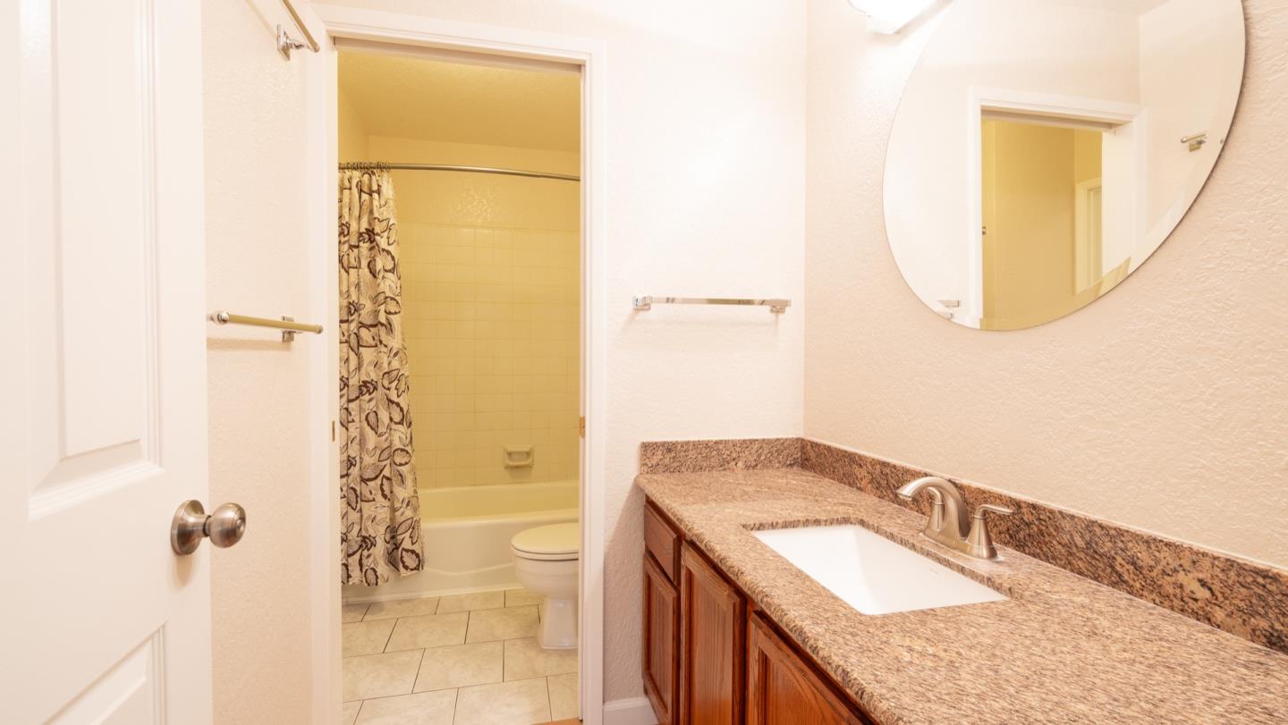 1555 Hecker Pass Road, Unit E202 Gilroy, CA 95020 - Photo 8 of 15 Gallery Image 8
