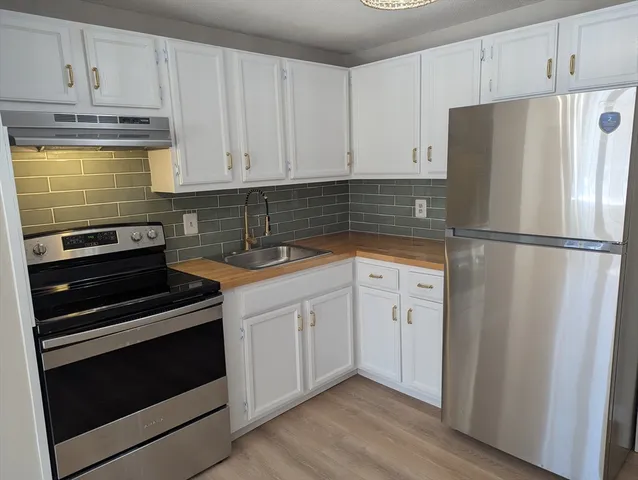 $279,900 | 10 Woodman Way, Unit 8, Newburyport, MA 01950