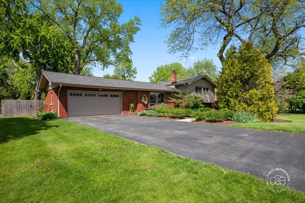 34W246 Giese Road Batavia, IL 60510 - Photo 2 of 34 Gallery Image 2