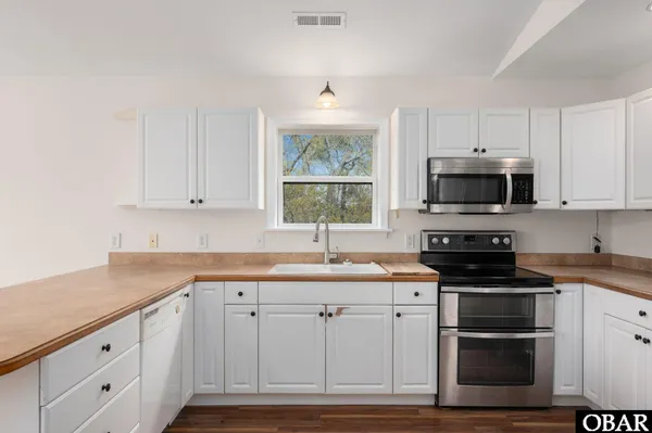 $469,000 | 106 William Tryon Court, Kill Devil Hills, NC 27948