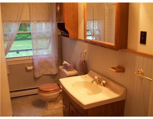 174 Old Bath Road Brunswick, ME 04011 - Photo 8 of 14 Bathroom.