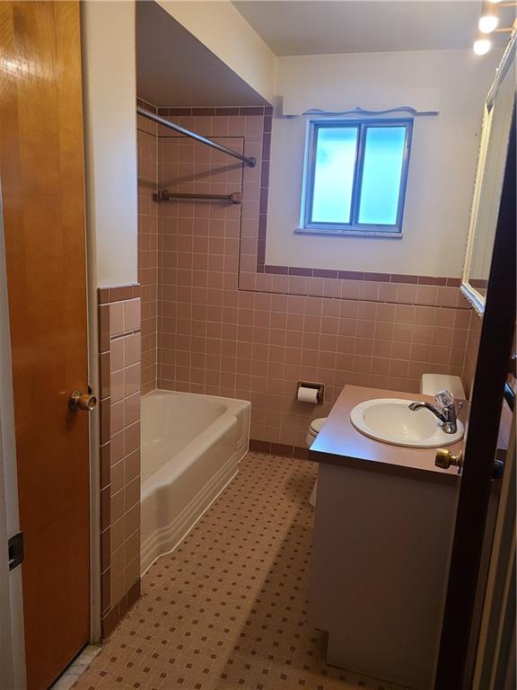 325 Catherine Street McKees Rocks, PA 15136 - Photo 8 of 24 Gallery Image 8