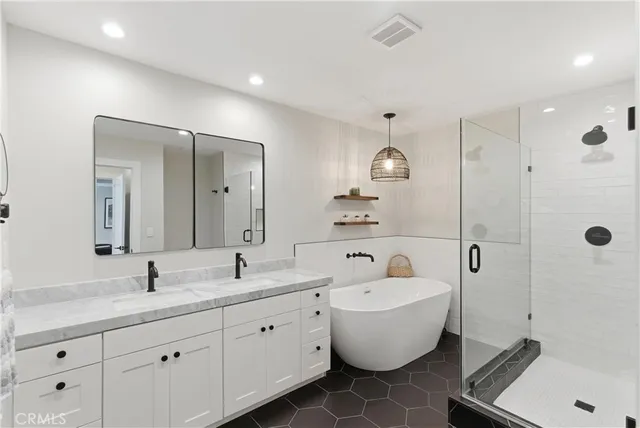 $3,125,000 | 3 Rue Cannes, Newport Beach, CA 92660