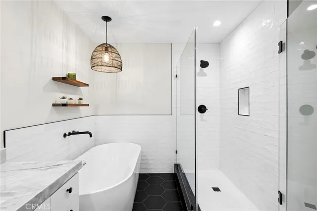 $3,125,000 | 3 Rue Cannes, Newport Beach, CA 92660