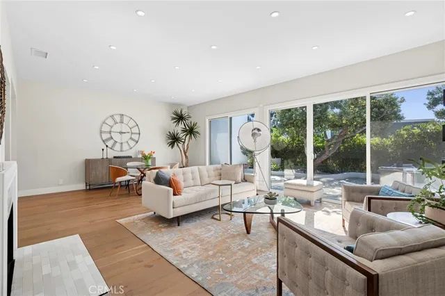 $3,125,000 | 3 Rue Cannes, Newport Beach, CA 92660