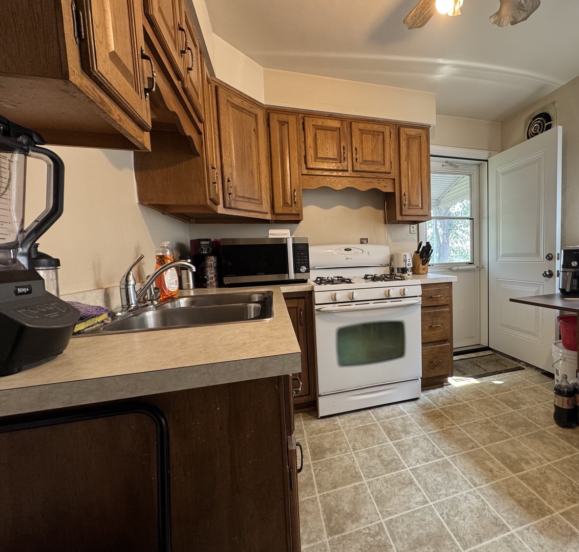 106 163rd Street Calumet City, IL 60409 - Photo 6 of 27