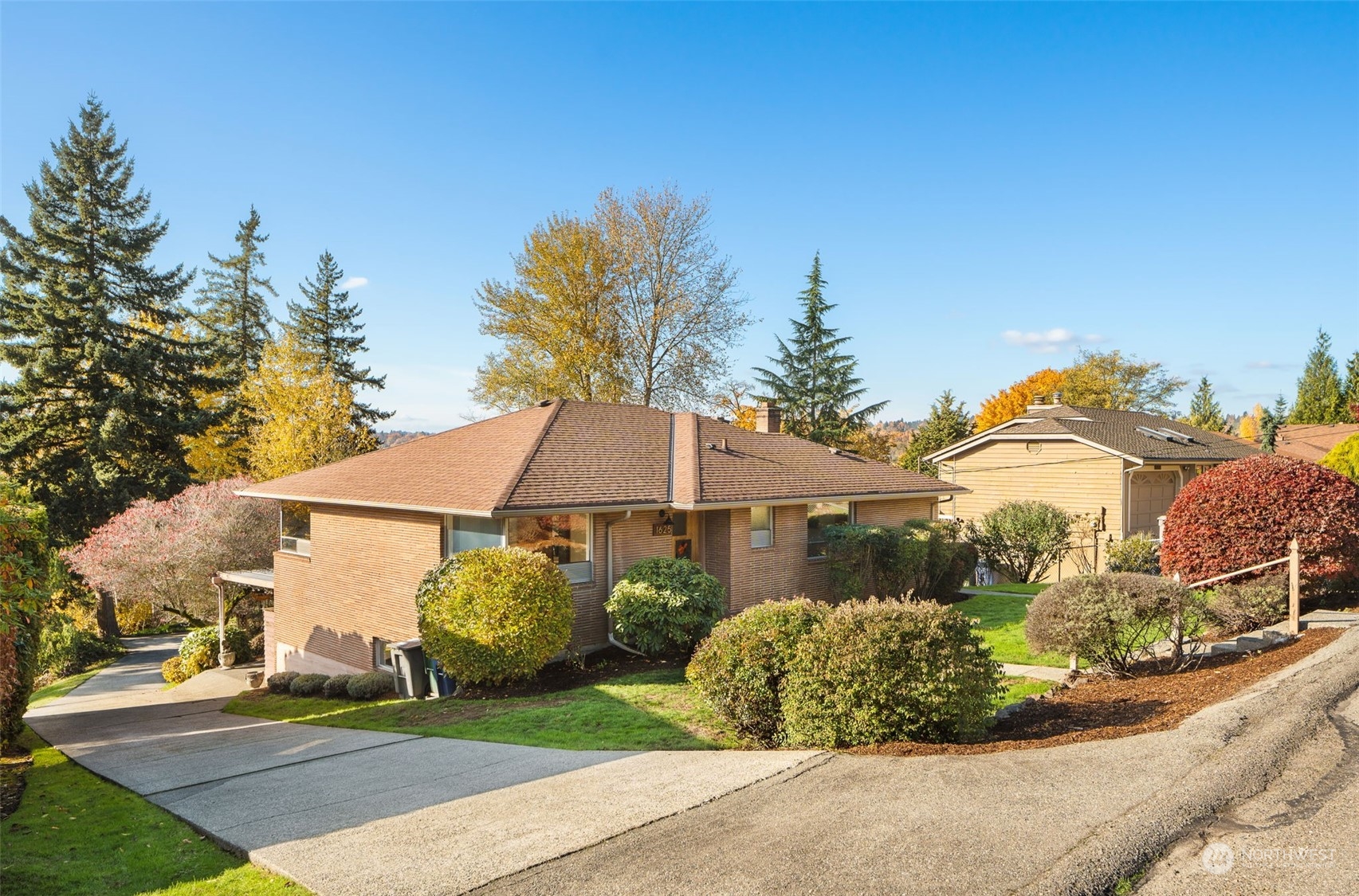 1625 Lake Avenue South Renton, WA 98055 - Photo 2 of 38 Gallery Image 2