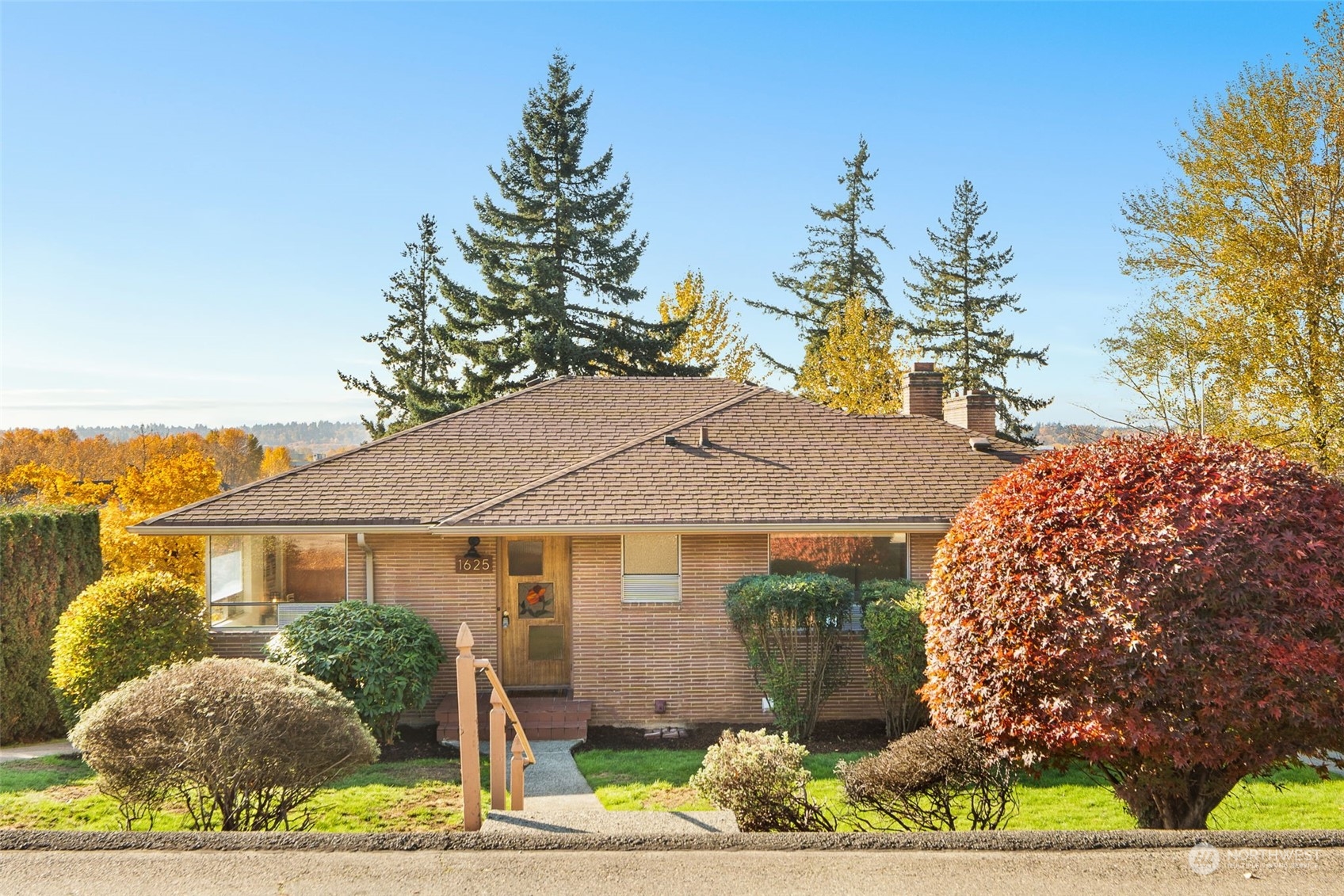 1625 Lake Avenue South Renton, WA 98055 - Photo 3 of 38 Gallery Image 3