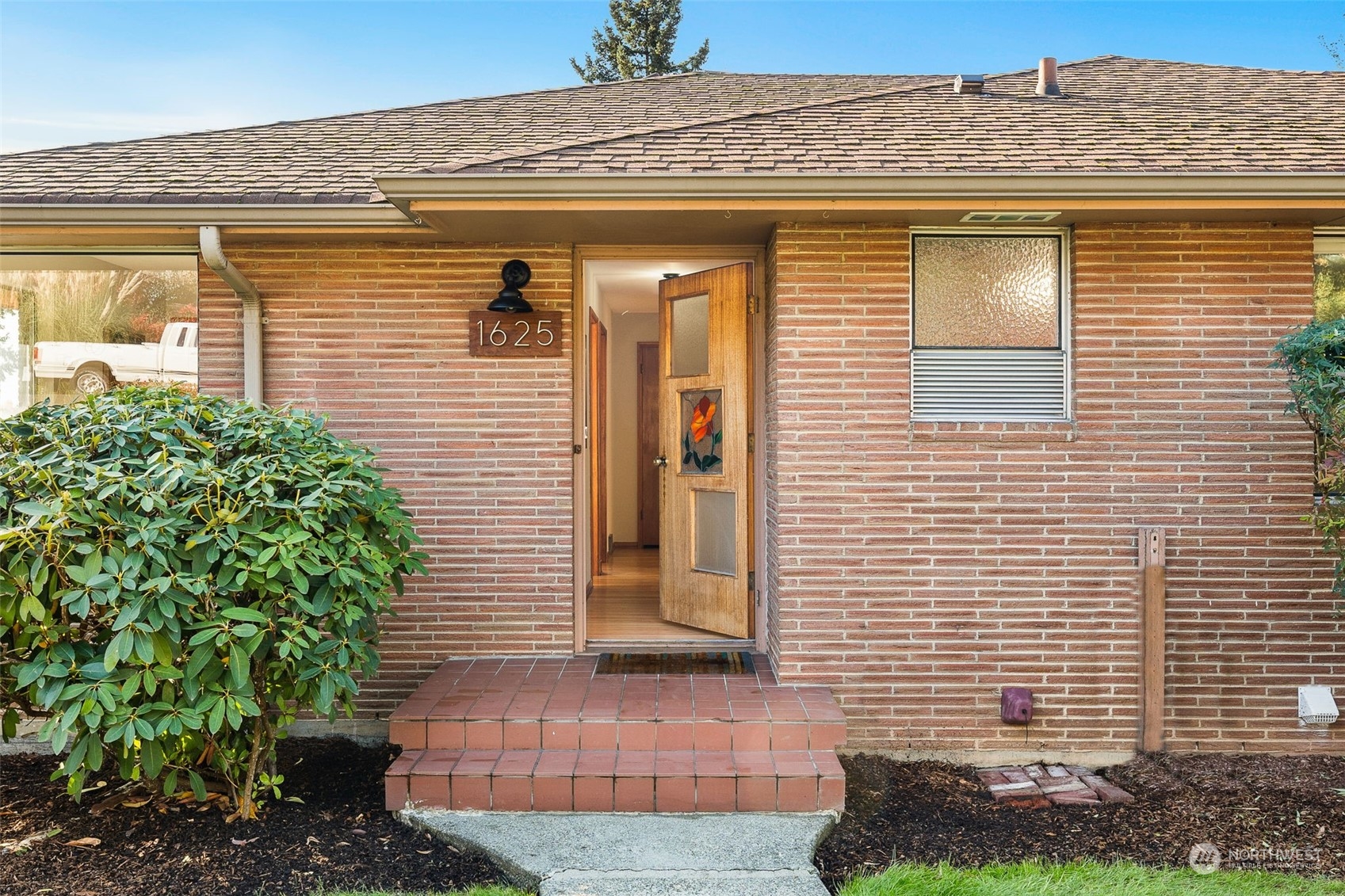 1625 Lake Avenue South Renton, WA 98055 - Photo 4 of 38 Gallery Image 4