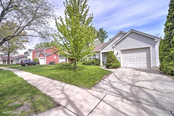 $339,900 | 74 Bedford Road, Mundelein, IL 60060