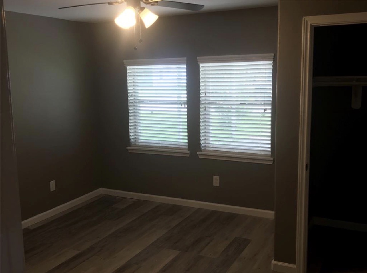 2515 Jackson La Marque, TX 77568 - Photo 7 of 19 a room that has a window in it