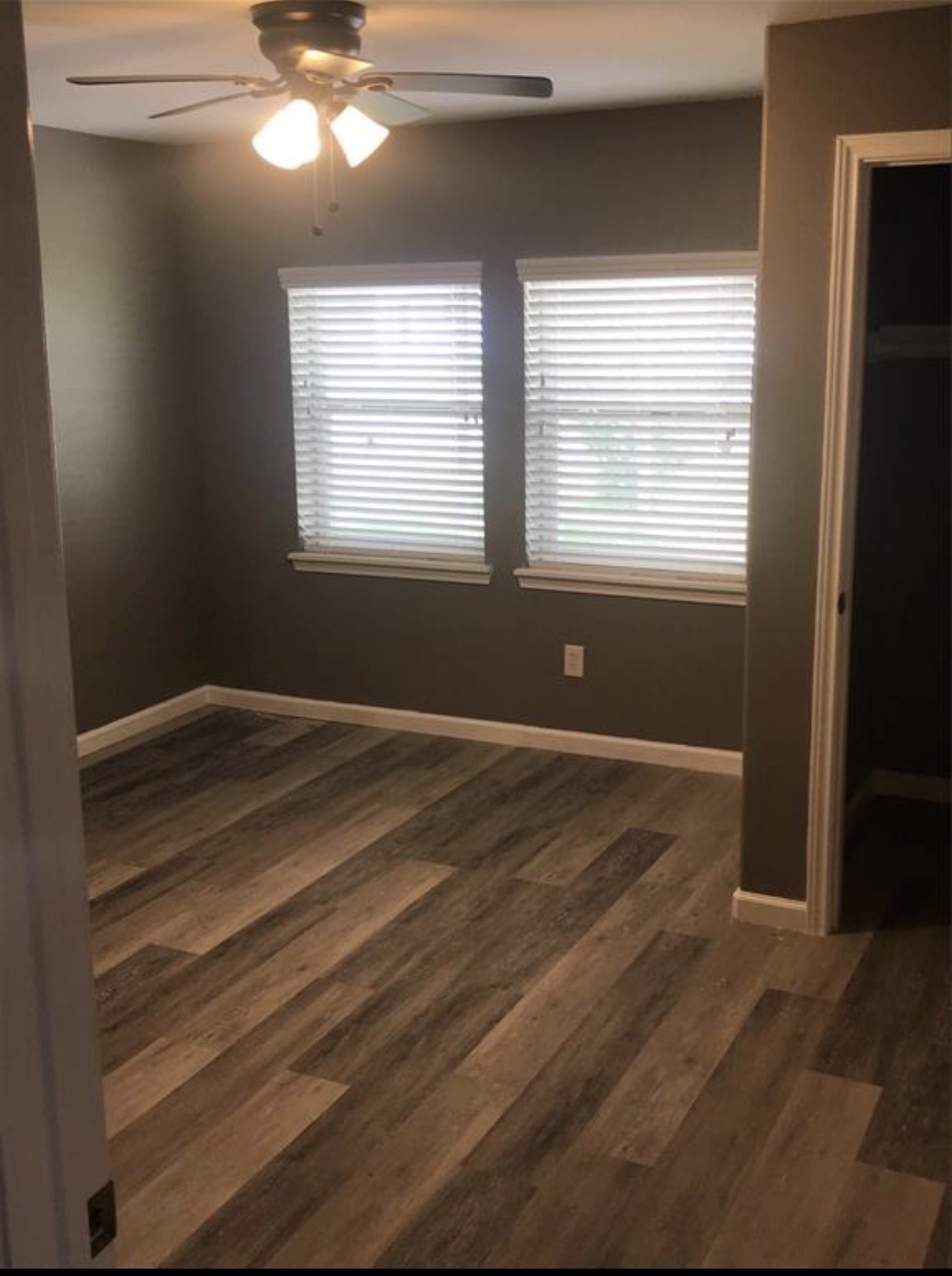 2515 Jackson La Marque, TX 77568 - Photo 8 of 19 a bedroom with a bed and a window