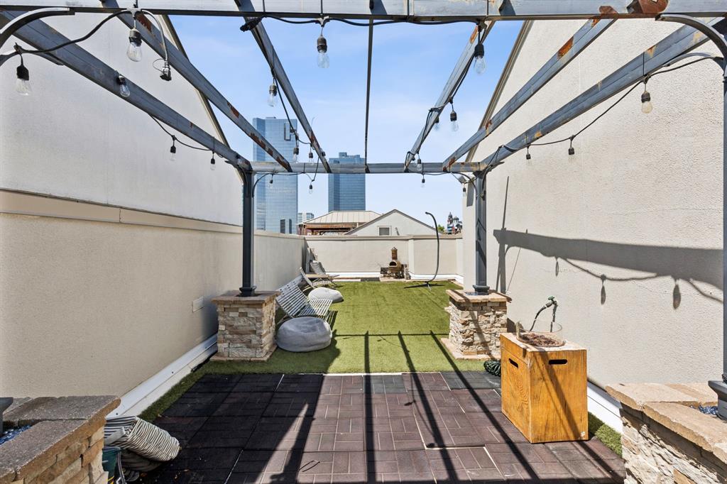 722 East 1st Street Fort Worth, TX 76102 - Photo 21 of 25 Rooftop deck with convenient turf.