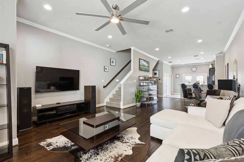 722 East 1st Street Fort Worth, TX 76102 - Photo 9 of 25 Open concept, perfect to gather or entertain.