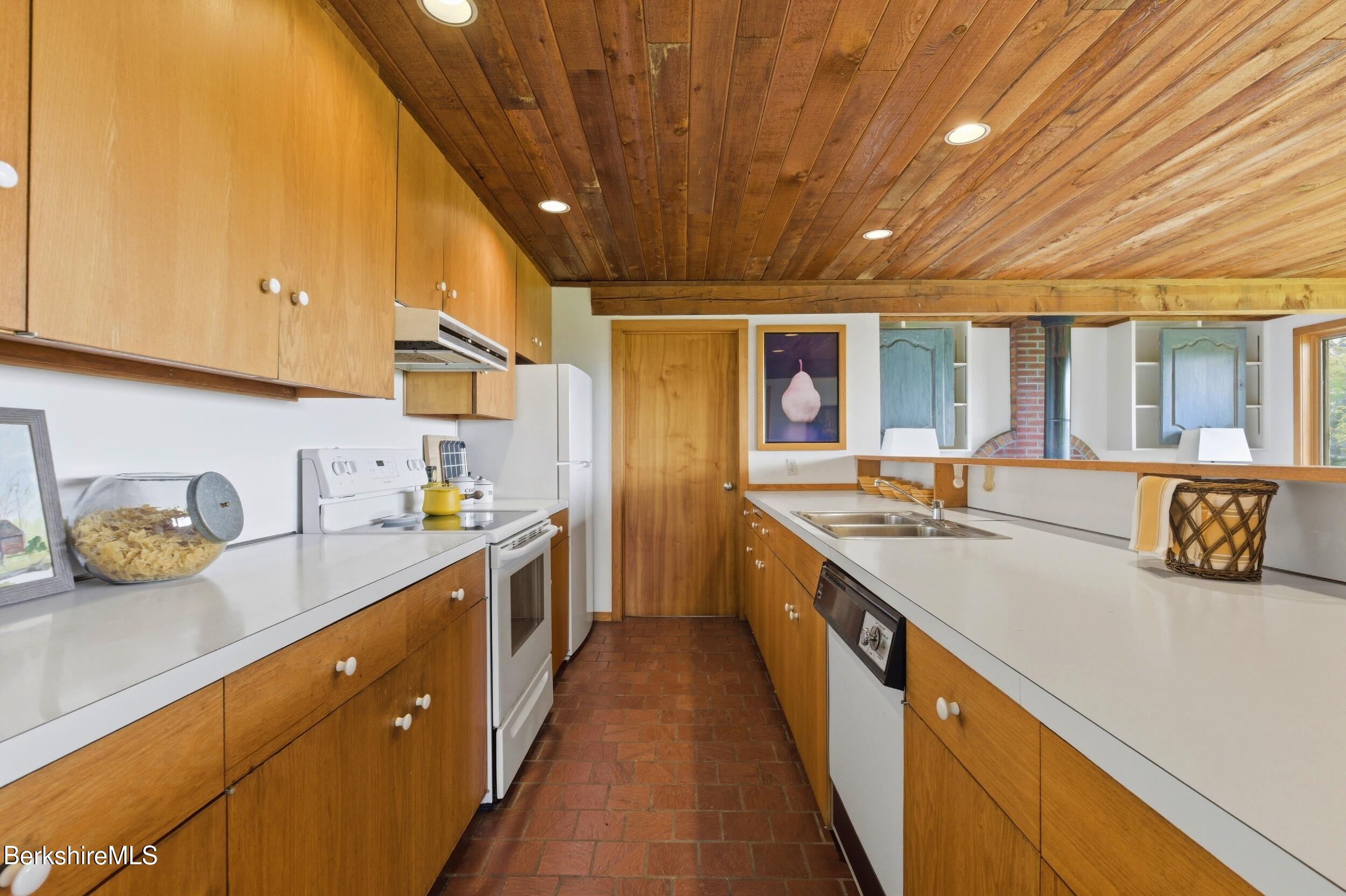215 Old Stockbridge Road Lenox, MA 01240 - Photo 14 of 31 DSC00152