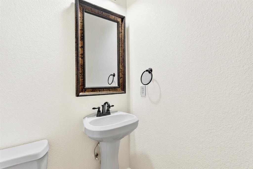 4308 Spruce Road Melissa, TX 75454 - Photo 20 of 39 a bathroom with a sink and a mirror