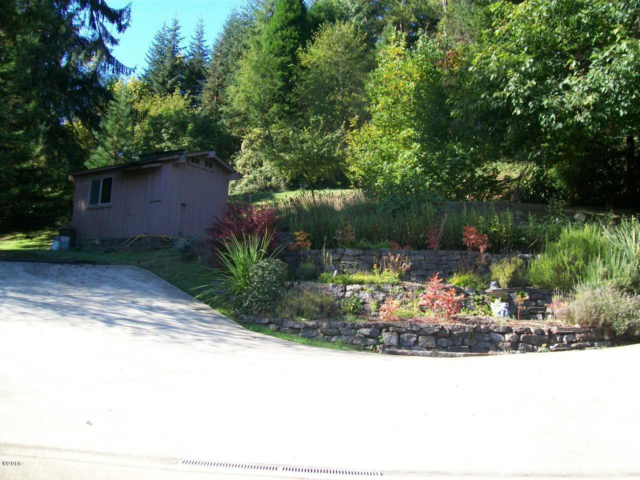 1133 Criteser Loop Toledo, OR 97391 - Photo 4 of 41 garden shed