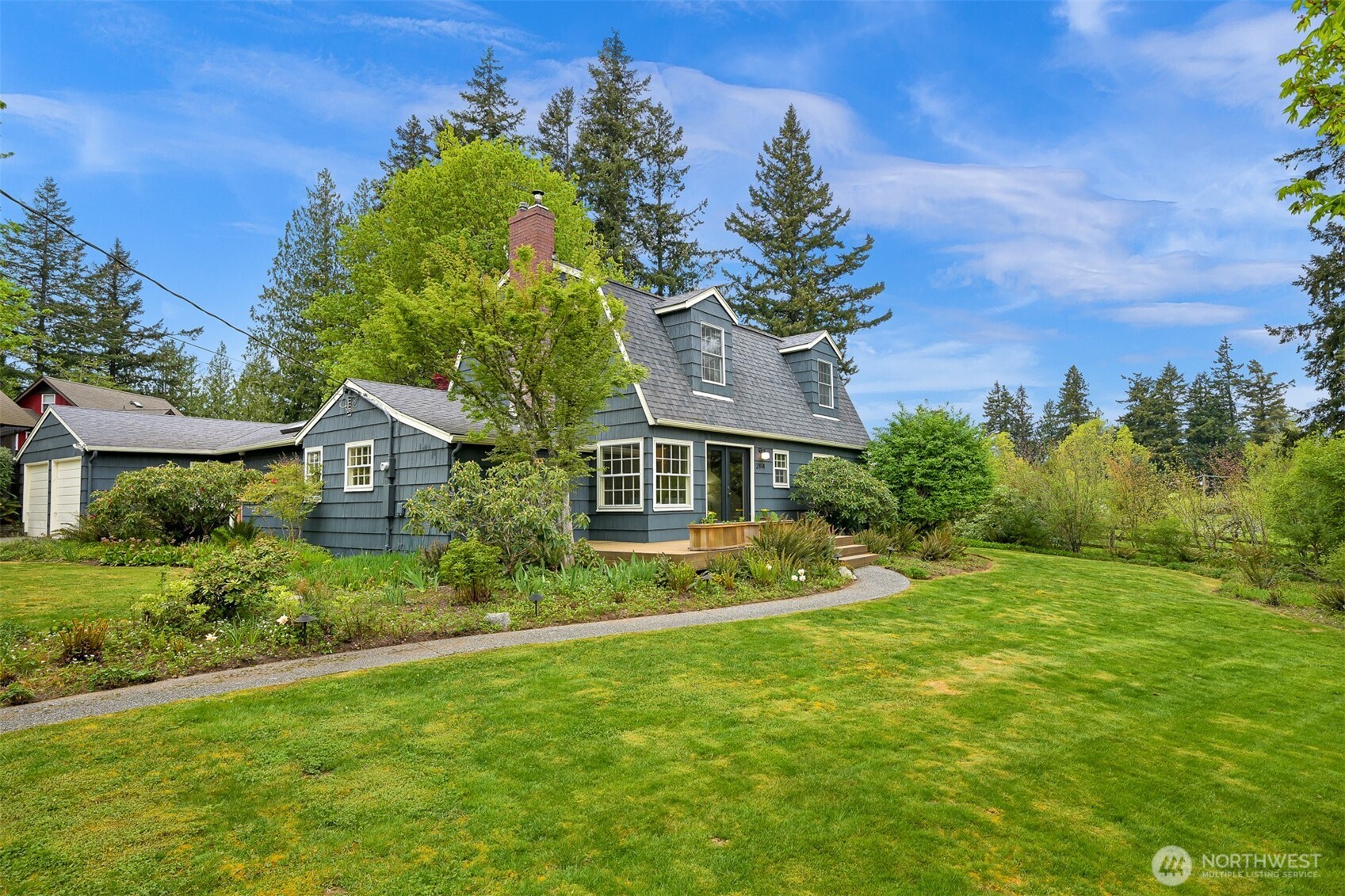 2814 40th Street Bellingham, WA 98229 - Photo 1 of 39 a front view of house with yard and green space