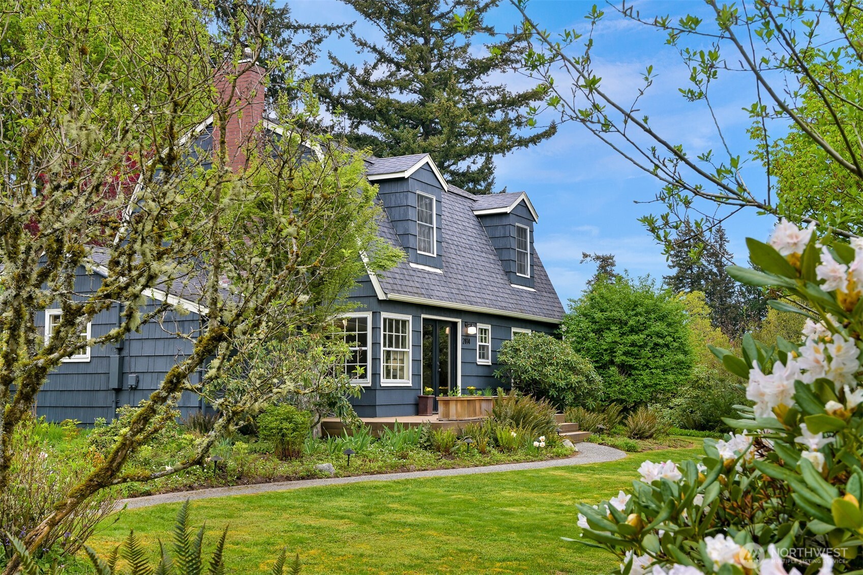 2814 40th Street Bellingham, WA 98229 - Photo 2 of 39 a house that has a tree in it