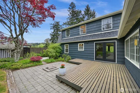 a front view of house with yard