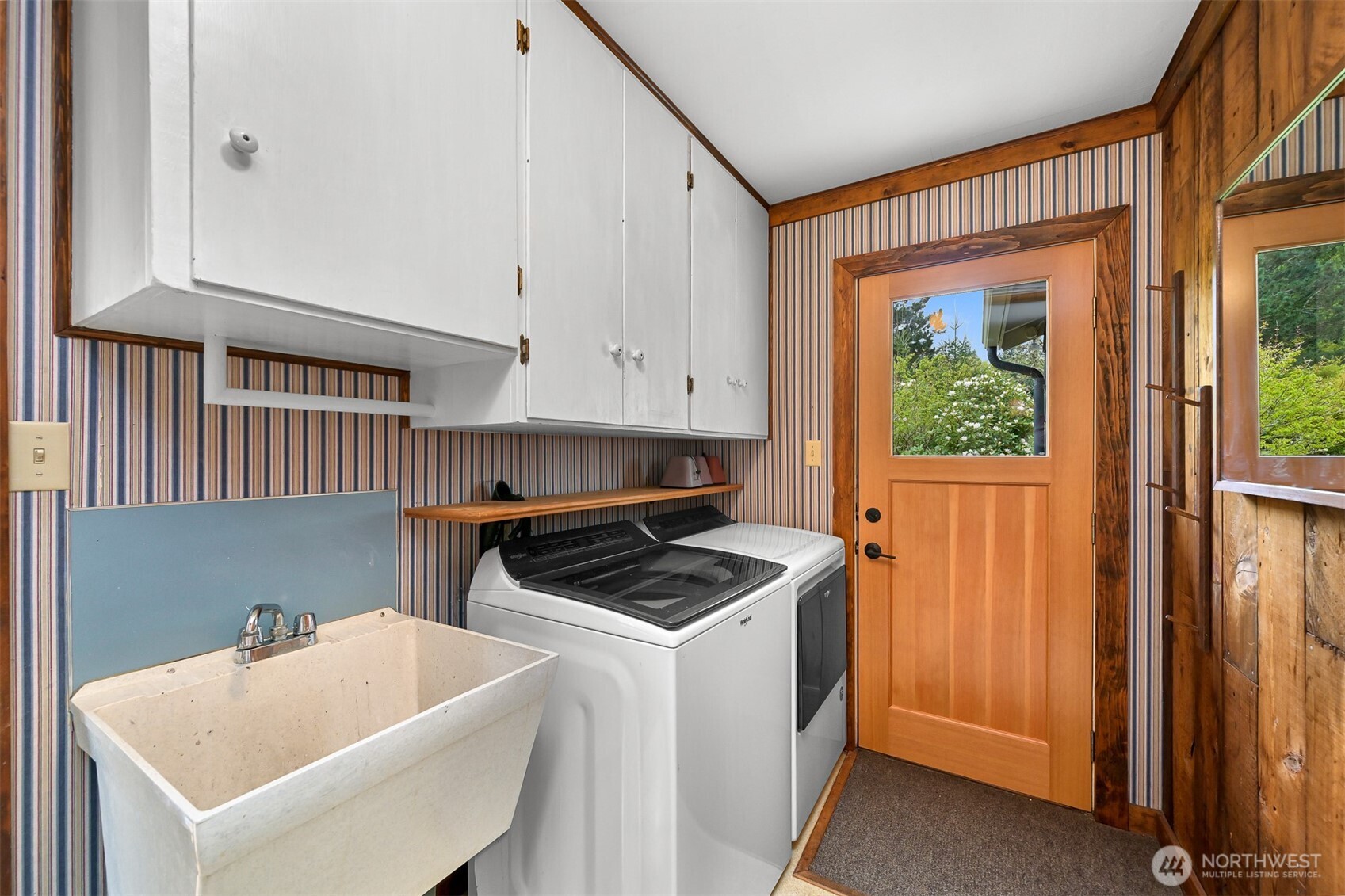 2814 40th Street Bellingham, WA 98229 - Photo 36 of 39 a kitchen that has a sink and a stove