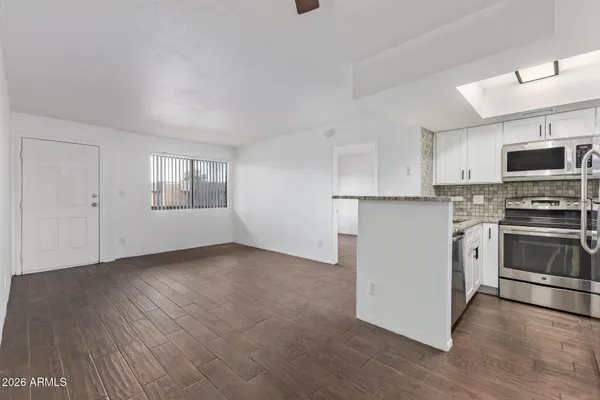 $175,000 | 3601 West Tierra Buena Lane, Unit 271, Phoenix, AZ 85053