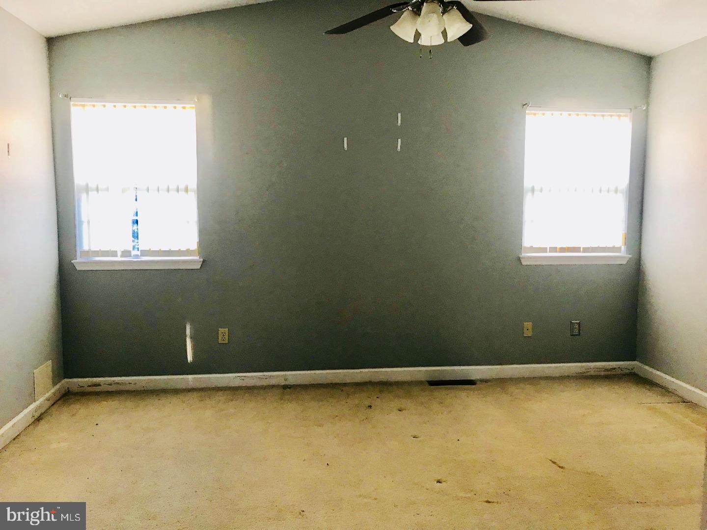 1185 Cedar Top Road Reading, PA 19607 - Photo 22 of 24 an empty room with a window