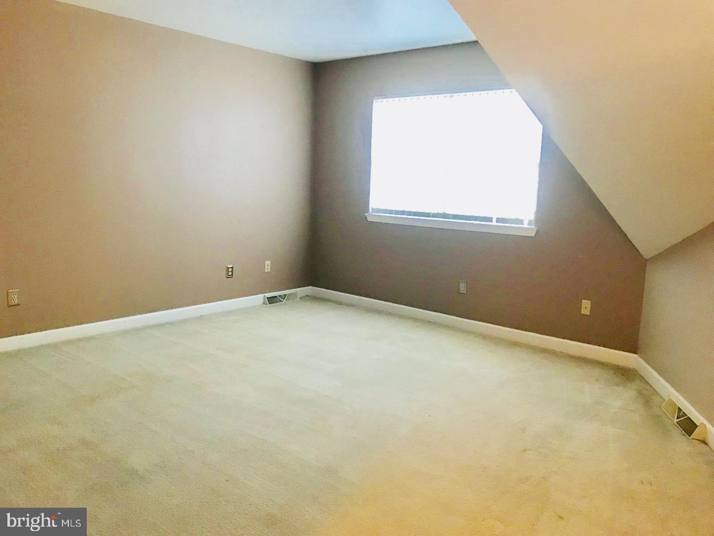 1185 Cedar Top Road Reading, PA 19607 - Photo 23 of 24 an empty room with a window